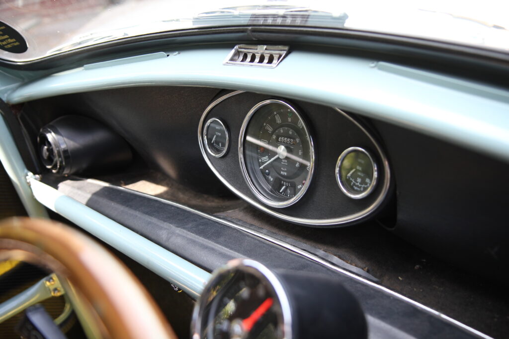 How to fit a Classic Mini Dashboard